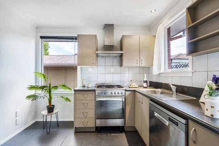 Photo of property in 10 Packe Street, Edgeware, Christchurch, 8013