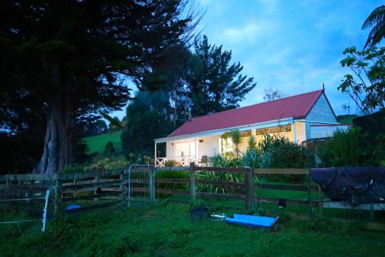 Photo of property in 33 Ratadale Road, Reikorangi, Waikanae, 5391