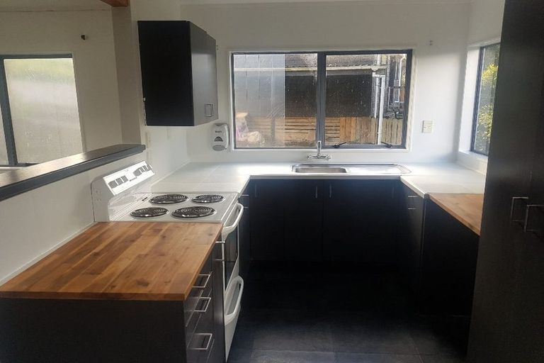 Photo of property in 1/22 Valecrest Place, Bayview, Auckland, 0629