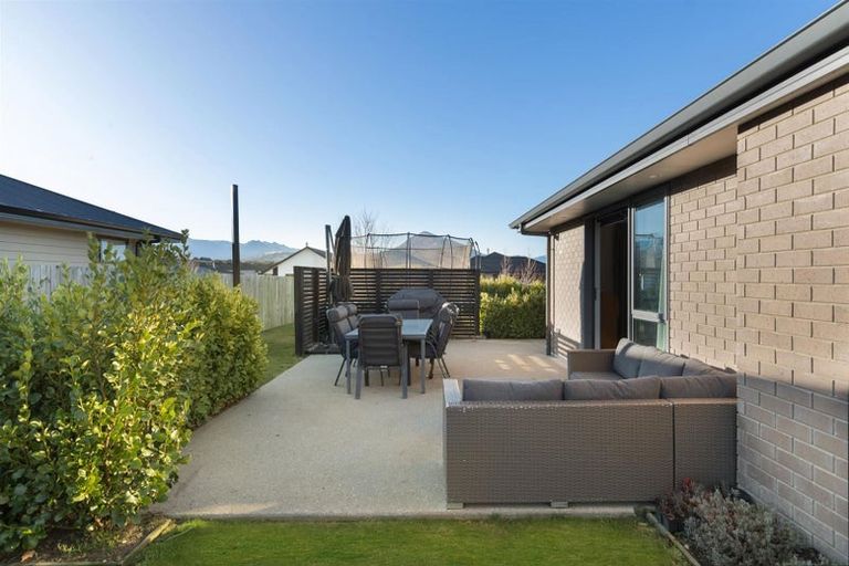 Photo of property in 2 Kingfisher Crescent, Albert Town, Wanaka, 9305