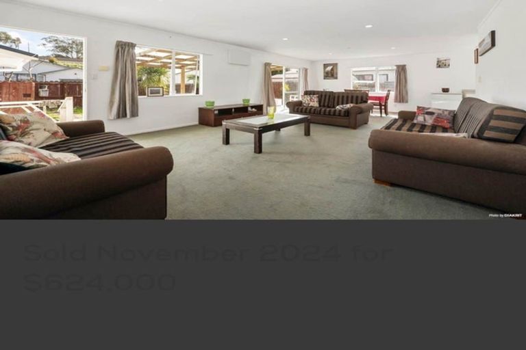 Photo of property in 1/18 Eulogy Place, Randwick Park, Auckland, 2105