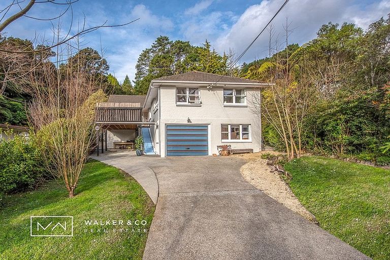 Photo of property in 97 Pinehaven Road, Pinehaven, Upper Hutt, 5019