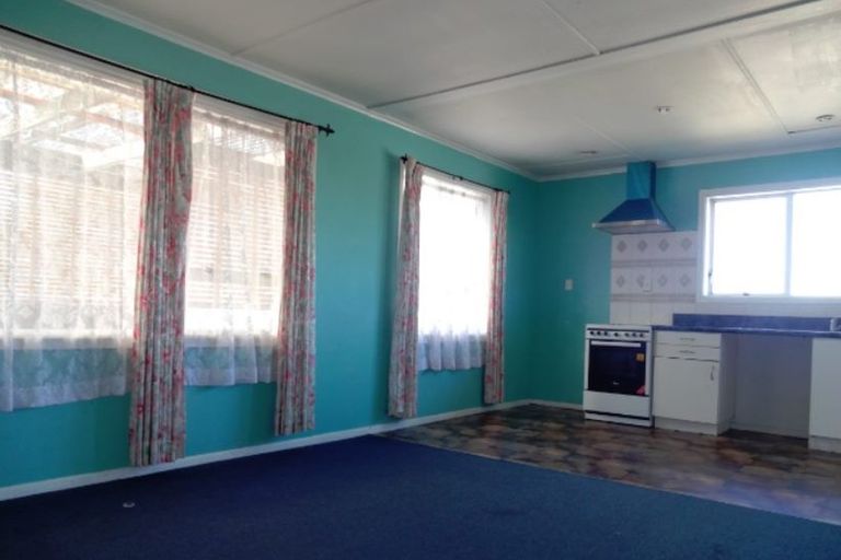 Photo of property in 2 Christmas Road, Manurewa, Auckland, 2102