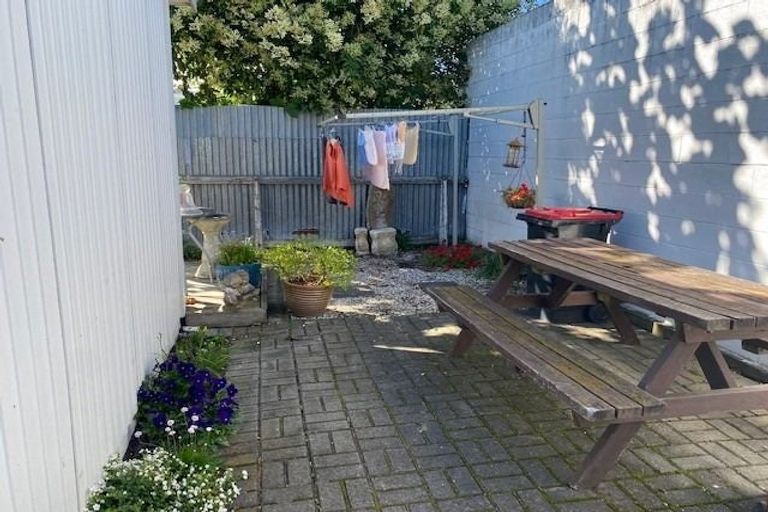 Photo of property in 2/1305 Cardiff Place, Mayfair, Hastings, 4122