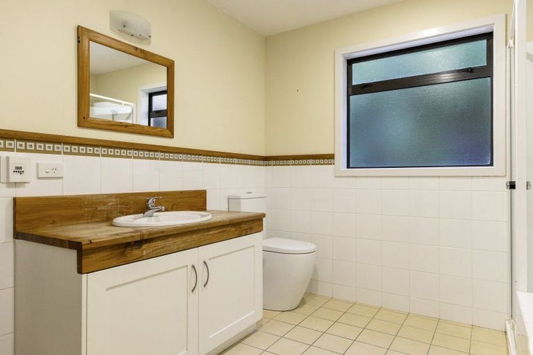 Photo of property in 214 Mapara Road, Acacia Bay, Taupo, 3385