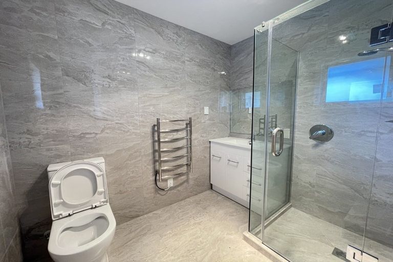 Photo of property in 310 Hurstmere Road, Takapuna, Auckland, 0622