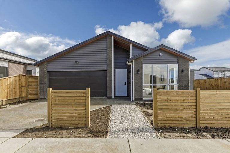 Photo of property in 5 Ropere Street, Kumeu, 0810