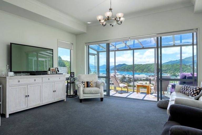 Photo of property in 10 Harbour View Heights, Picton, 7220