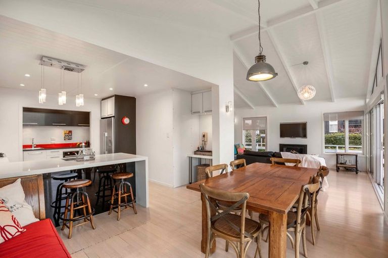 Photo of property in 84 Marine Parade, Mellons Bay, Auckland, 2014