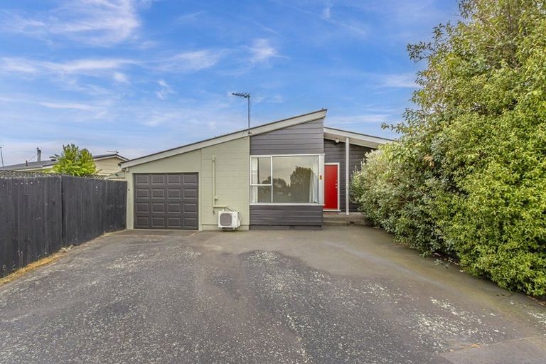 Photo of property in 1 Ian Place, Bishopdale, Christchurch, 8053