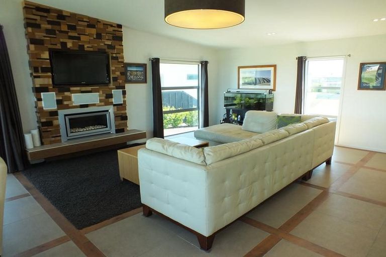 Photo of property in 118 Taupata Way, Matarangi, Whitianga, 3592