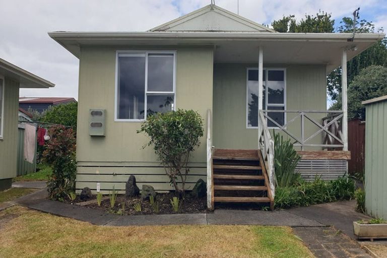 Photo of property in 5 Rapaki Place, Te Atatu Peninsula, Auckland, 0610