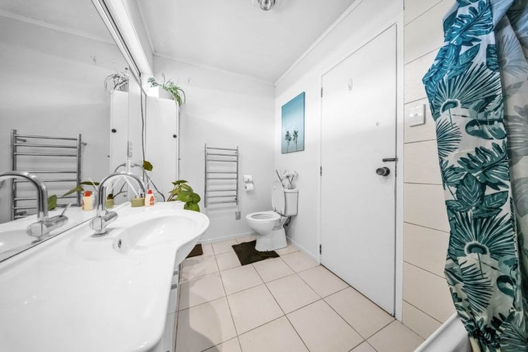 Photo of property in 8 Tawa Place, Waiuku, 2123