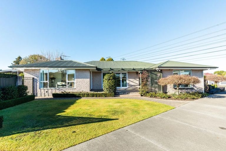 Photo of property in 17 Ilfracombe Place, Burnside, Christchurch, 8053