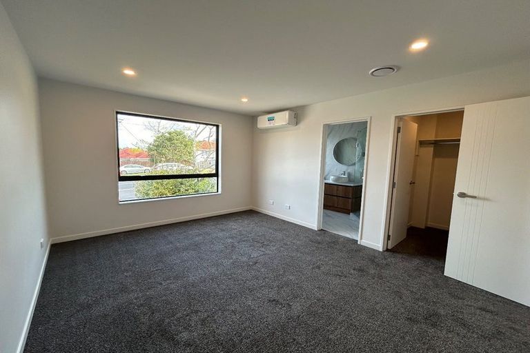 Photo of property in 215a Forrest Hill Road, Forrest Hill, Auckland, 0620