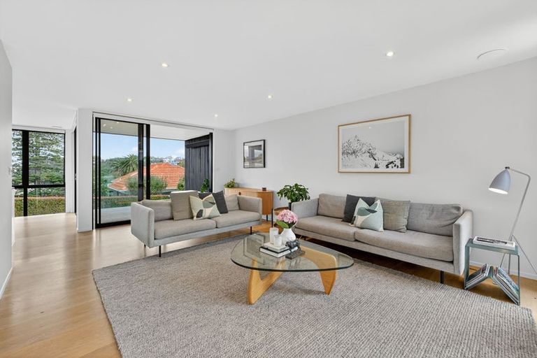 Photo of property in 1/517 Beach Road, Murrays Bay, Auckland, 0630