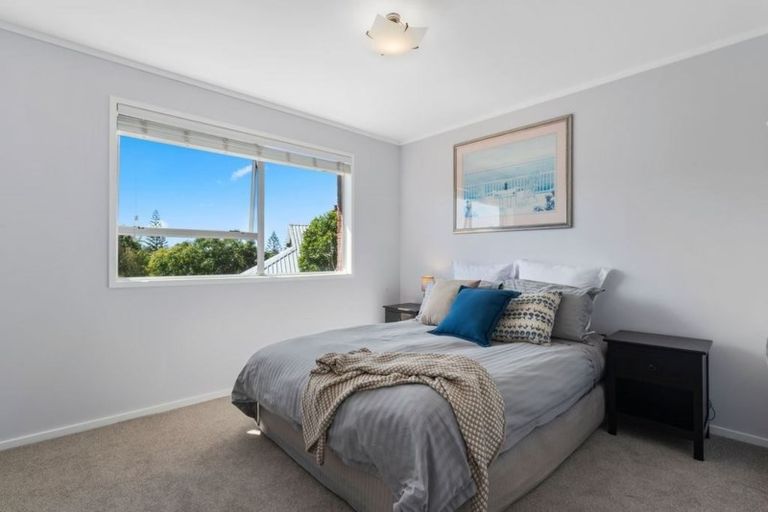 Photo of property in 1/3 Bronwyn Place, Torbay, Auckland, 0630