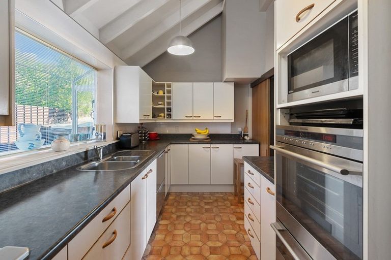 Photo of property in 2/112a Moncks Spur Road, Redcliffs, Christchurch, 8081