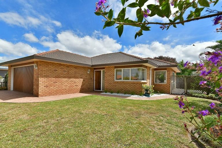 Photo of property in 106 Lakeside Drive, Orewa, 0931