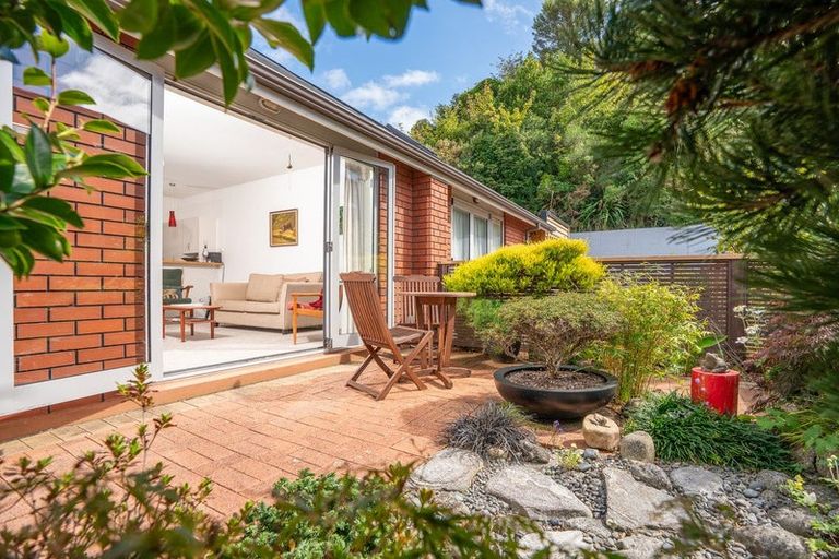 Photo of property in 10 Futuna Close, Karori, Wellington, 6012