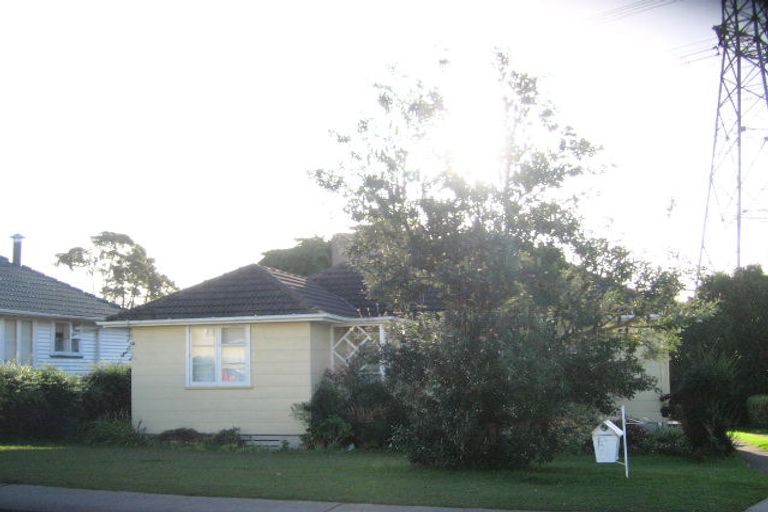 Photo of property in 71 Middlemore Crescent, Papatoetoe, Auckland, 2025