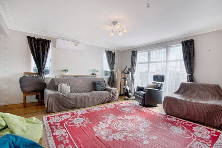 Photo of property in 18 Sherwood Avenue, Te Atatu South, Auckland, 0610