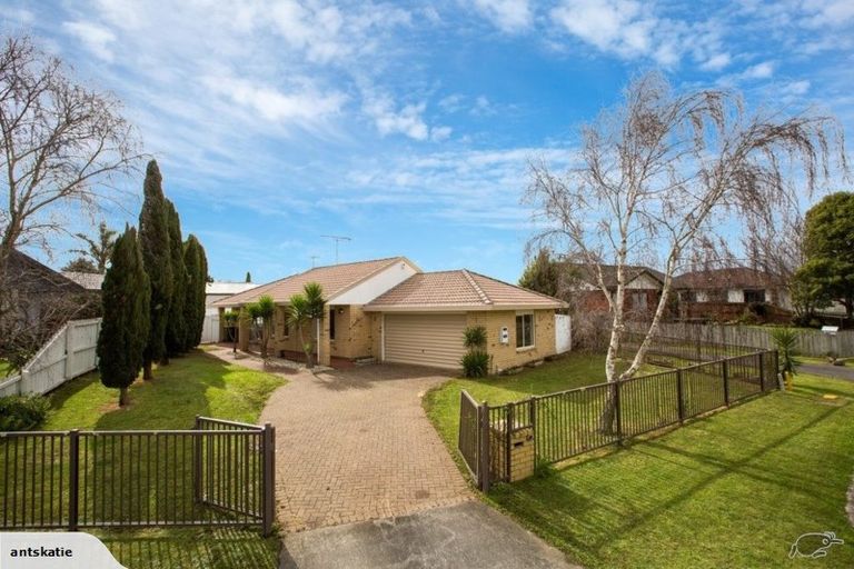 Photo of property in 11 Rosemead Place, Randwick Park, Auckland, 2105