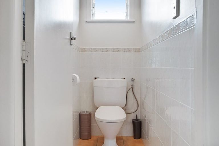 Photo of property in 84 Matipo Road, Te Atatu Peninsula, Auckland, 0610