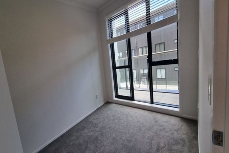 Photo of property in 10/11 Carlos Drive, Flat Bush, Auckland, 2016