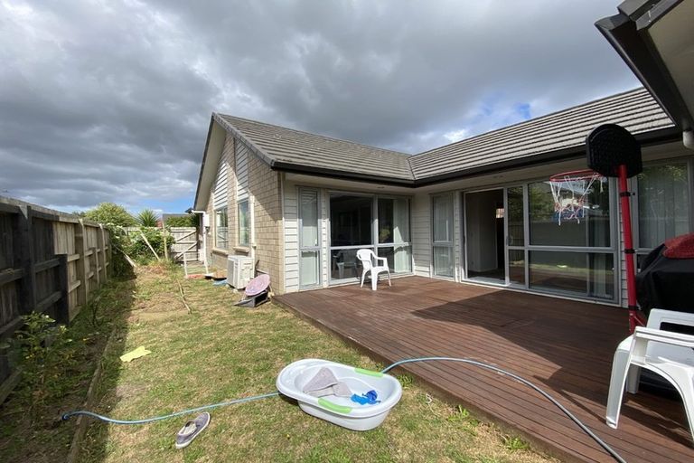 Photo of property in 8 Whekau Drive, Takanini, 2112
