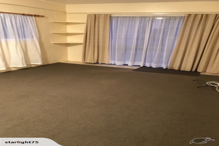 Photo of property in 30 Tupaki Place, Pakuranga Heights, Auckland, 2010