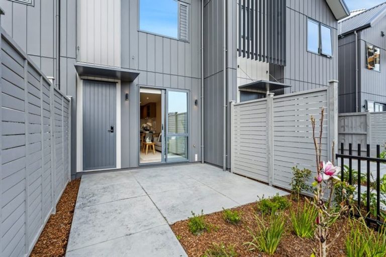Photo of property in 14 Port Way, Rosehill, Papakura, 2113