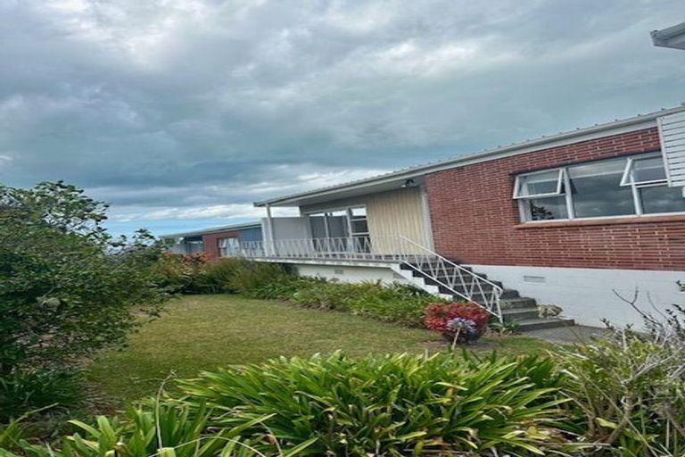 Photo of property in 1/33 Castor Bay Road, Castor Bay, Auckland, 0620