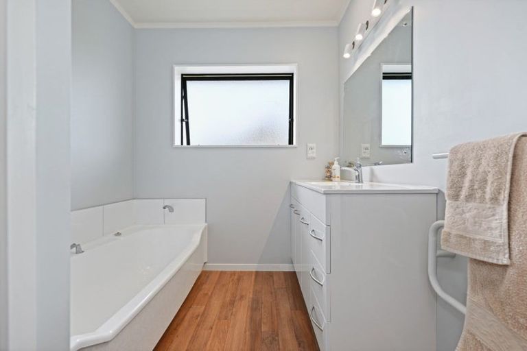 Photo of property in 19 Dallinger Street, St Andrews, Hamilton, 3200