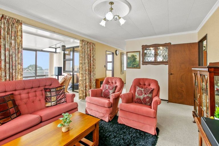 Photo of property in 10b South Road, Moturoa, New Plymouth, 4310