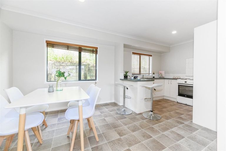 Photo of property in 57a Sabulite Road, Kelston, Auckland, 0602