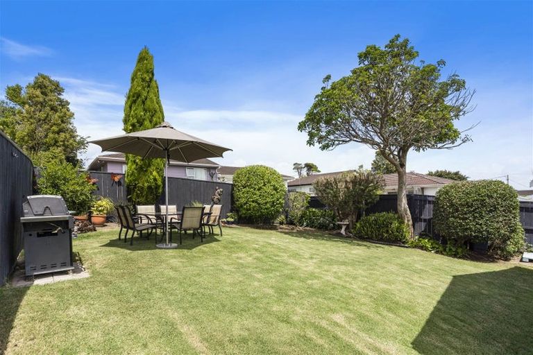 Photo of property in 2/34a Sunnynook Road, Sunnynook, Auckland, 0620