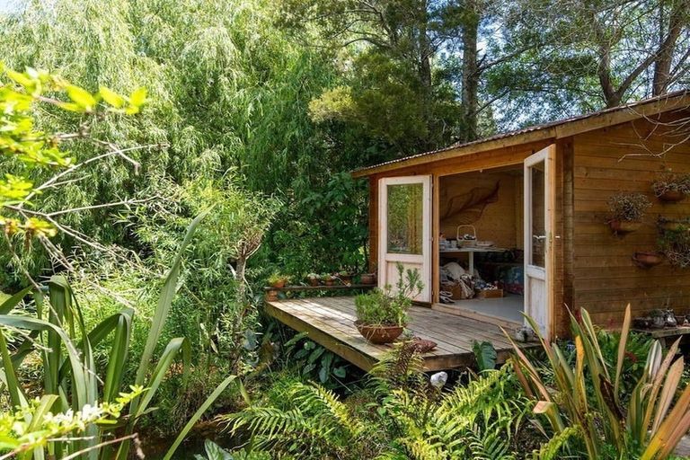 Photo of property in 76 Top Town Place, Coromandel, 3506