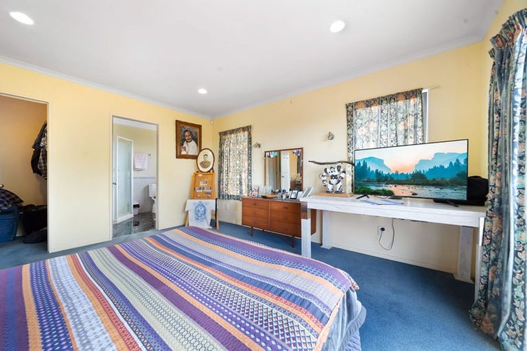 Photo of property in 42a Totara Road, Te Atatu Peninsula, Auckland, 0610