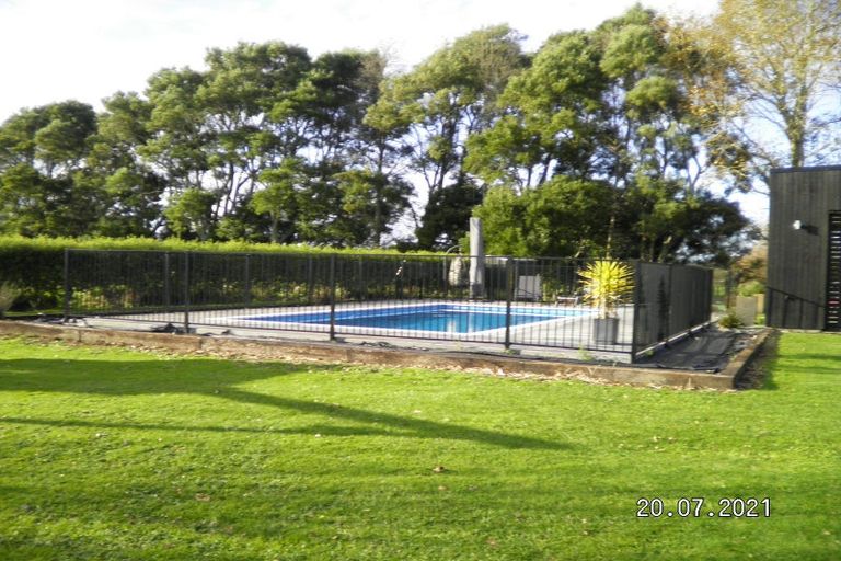 Photo of property in 32 Metcalfe Road, Ngahinapouri, Hamilton, 3290