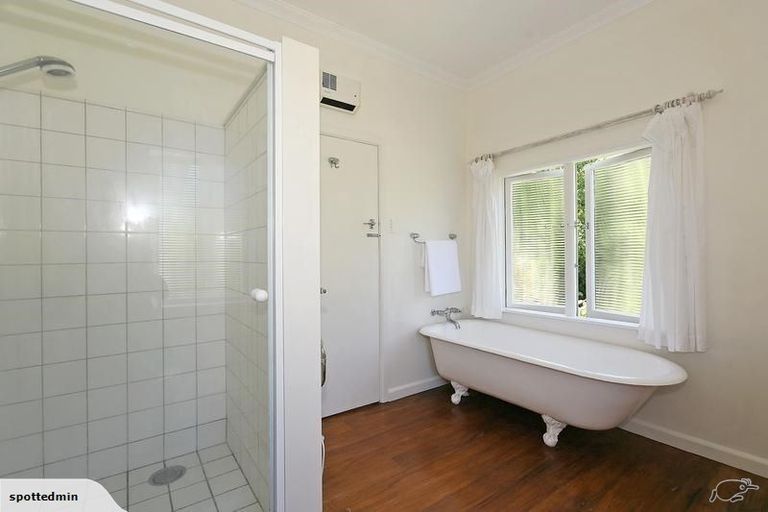 Photo of property in 12 Mahoe Street, Eastbourne, Lower Hutt, 5013