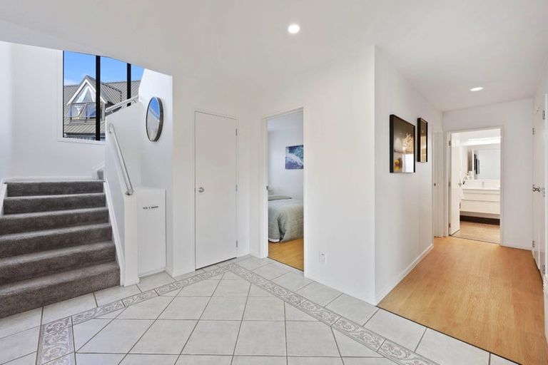 Photo of property in 2/30 Eastern Beach Road, Eastern Beach, Auckland, 2012