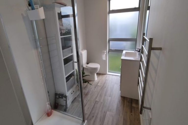 Photo of property in 16 Burgundy Drive, Martinborough, 5711