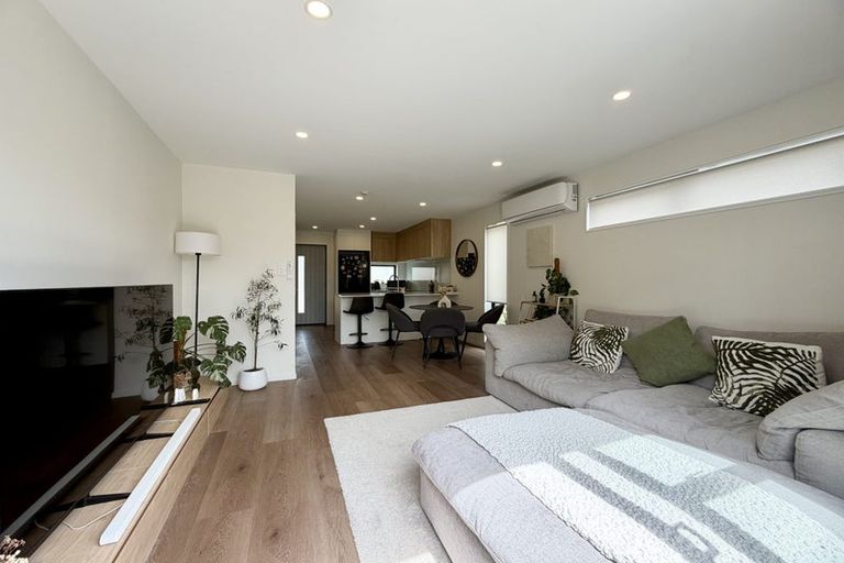 Photo of property in 16 Hoopers Road, Glen Eden, Auckland, 0602