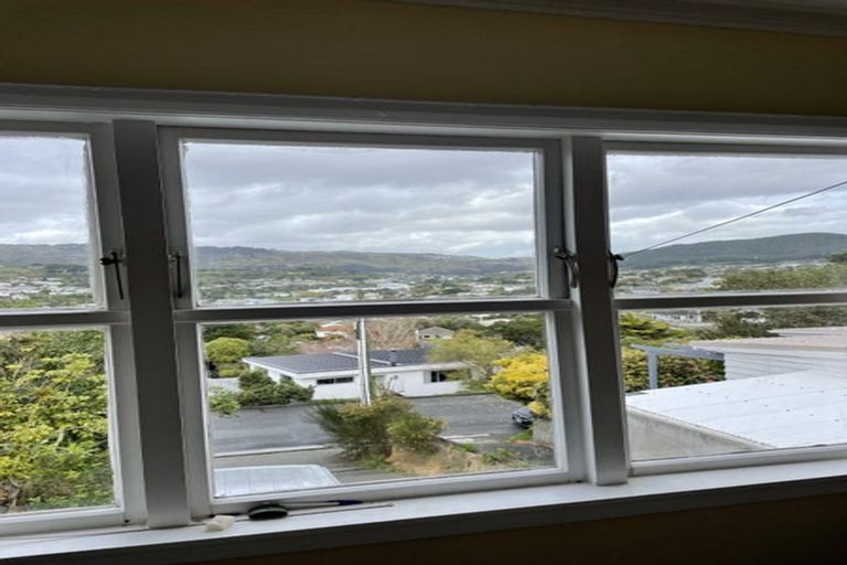Photo of property in 10 Olivia Crescent, Tawa, Wellington, 5028