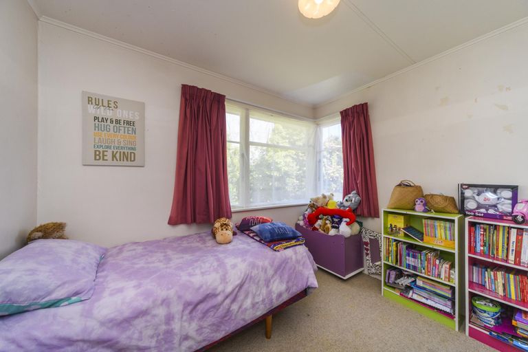 Photo of property in 14 Marsden Place, Awapuni, Palmerston North, 4412