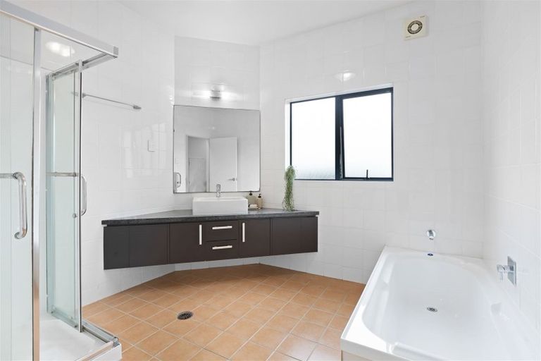 Photo of property in 46 Ballymore Drive, Pinehill, Auckland, 0632