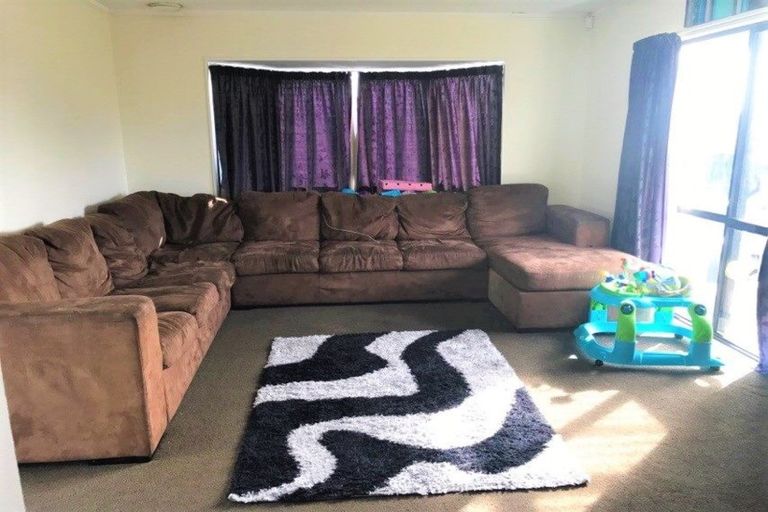 Photo of property in 2/39 Kopara Place, Clendon Park, Auckland, 2103