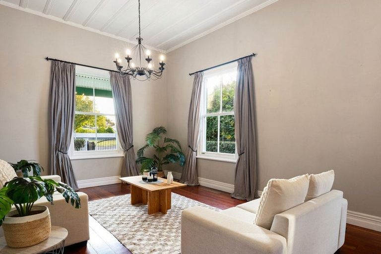 Photo of property in 128 Victoria Street, Cambridge, 3434