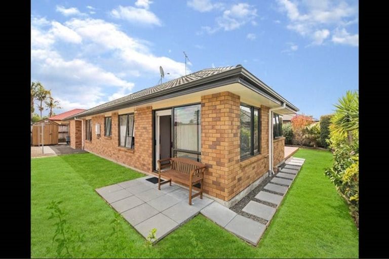 Photo of property in 34 Blackwood Drive, Wattle Downs, Auckland, 2103